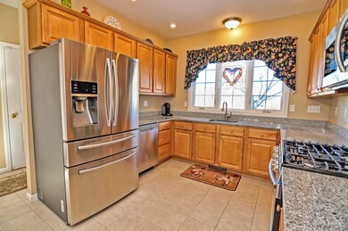 83 Grey Wolf Dr, Franklin, MA 02038 - photo 2