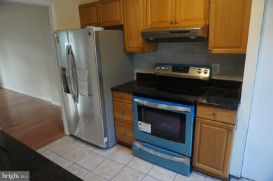 6914 Cipriano Woods Ct, Lanham, MD 20706 - photo 2