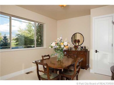 Dining Room. Formal Dinning Room