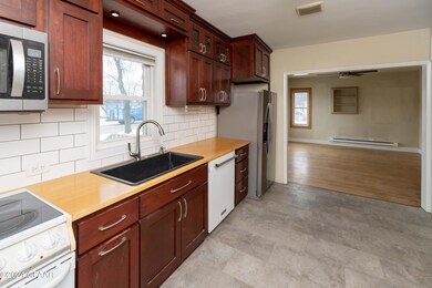1520-Dyke-Ave-019