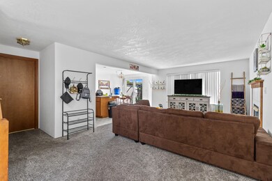 996 Glengrove Ave, Central Point, OR 97502 - photo 3