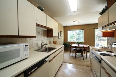 7328 NE 142nd Place unit C-5, Kirkland, WA 98034 - photo 2