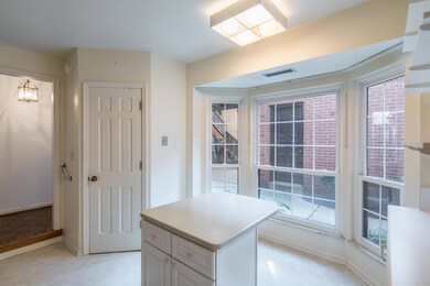 Kitchen w/Island
