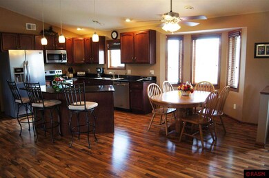 546 Valley View Dr, Courtland, MN 56021 - photo 2