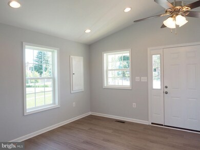 205 E 7th Ave, Ranson, WV 25438 - photo 3