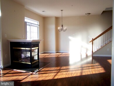 13905 Hollow Wind Way unit 9, Woodbridge, VA 22191 - photo 3