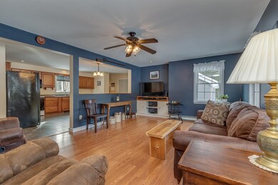 913 Pine St, Contoocook, NH 03229 - photo 5