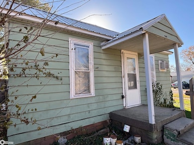 902 Clinton Ave, Ottumwa, IA 52501 - photo 2