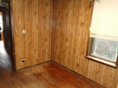 2046 E Grand Ave, Des Moines, IA 50317 - photo 7