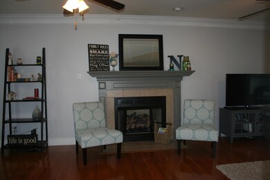 Fireplace w/Gas Logs