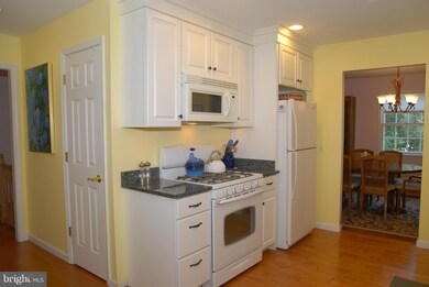 3818 Cobblestone Ct, Alexandria, VA 22306 - photo 4