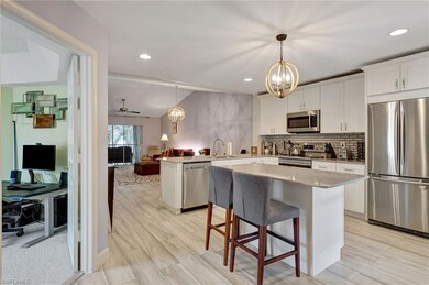 Kitchen with a kitchen island, stainless steel app