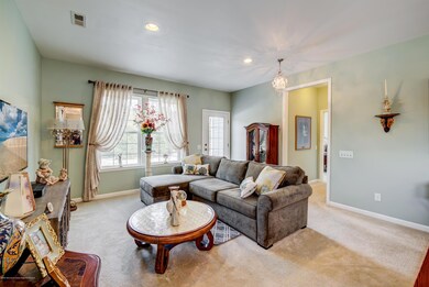 004_LIVING ROOM