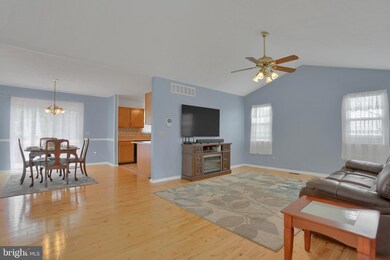 13 Ice House Dr, Stewartstown, PA 17363 - photo 2