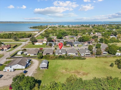 On a quiet cul de sac street, Moses Lake right down the road!