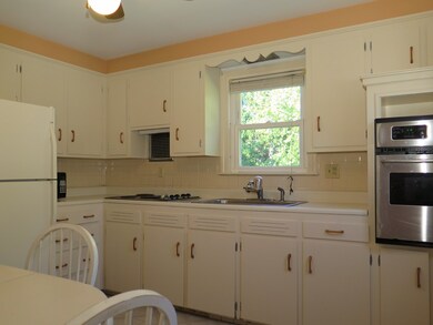 27 Hilltop Rd, North Dartmouth, MA 02747 - photo 5