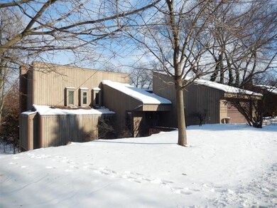 555 Washington St, Chelsea, MI 48118 - photo 2