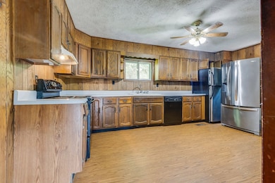 216 Asbury Hollow Rd, Cedar Bluff, VA 24609 - photo 7