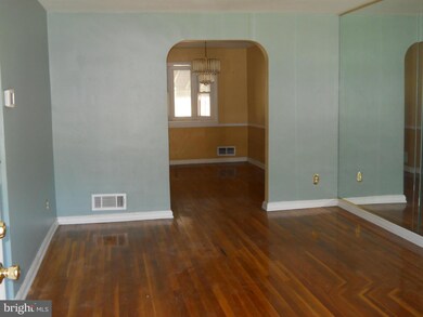 1104 Cooks Ln, Baltimore, MD 21229 - photo 3