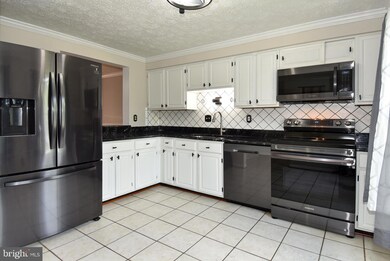 19050 Partridge Wood Dr, Germantown, MD 20874 - photo 6