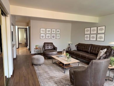 490 Pleasant Run Dr unit F, Wheeling, IL 60090 - photo 2