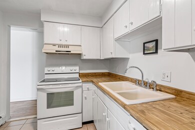 100 Kennedy Dr unit 19, South Burlington, VT 05403 - photo 3