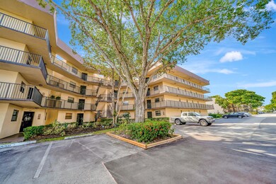 Plantation Club Condominiums unit 401, Plantation, FL 33317 - photo 2