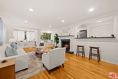 137 S Palm Dr unit 203, Beverly Hills, CA 90212 - photo 6