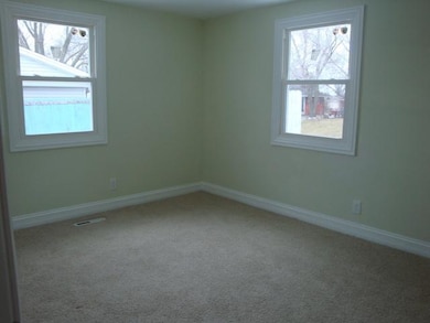 129 Toro Cir, Carpentersville, IL 60110 - photo 6