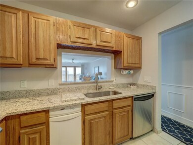 Good counter space for meal prepping with larger o
