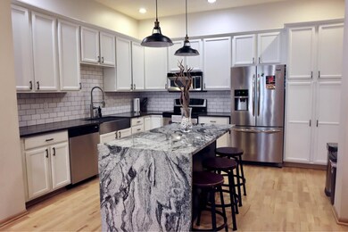 3712 Wooddale Ave S unit 8, Saint Louis Park, MN 55416 - photo 2