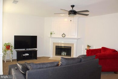 9264 Cardinal Forest Ln unit D, Lorton, VA 22079 - photo 7