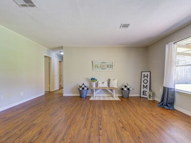 1803 Heather Ln, Alvin, TX 77511 - photo 6