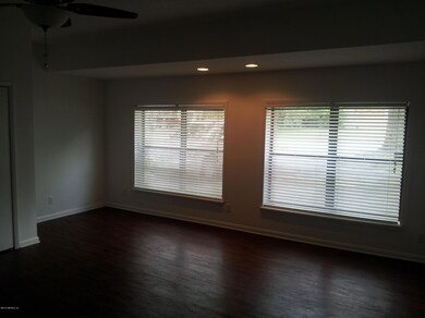 4953 Dian Wood Dr E, Jacksonville, FL 32210 - photo 5