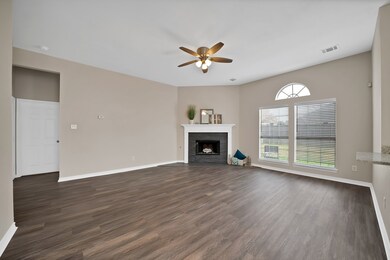 1502 Oxford Dr, Mansfield, TX 76063 - photo 7