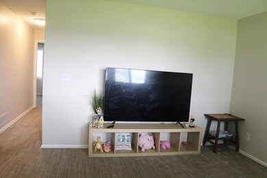 8833 N Maplebrook Ct, Brooklyn Park, MN 55445 - photo 4