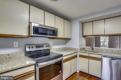 20508 Strath Haven Dr, Montgomery Village, MD 20886 - photo 4