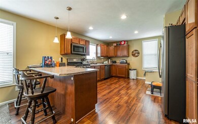 724 Decatur St, Lincoln, IL 62656 - photo 5