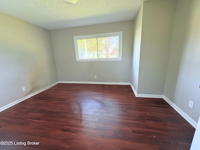 5516 Brokers Tip Ln, Louisville, KY 40272 - photo 7