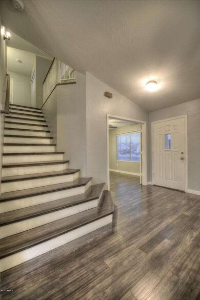 003_Staircase-Foyer