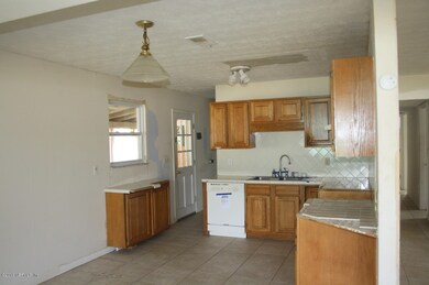 6435 Cooper Ln, Jacksonville, FL 32210 - photo 3