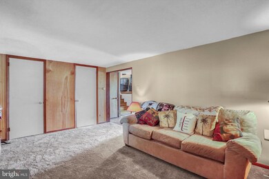 301 Shakespeare Dr, Reading, PA 19608 - photo 4