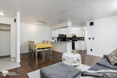 06-Living Room-DW-5485