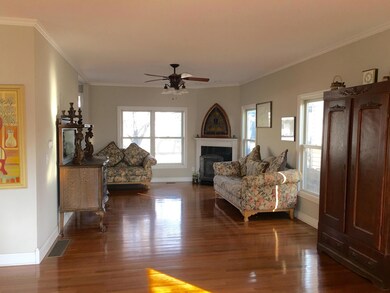 253 E Gates Living Room
