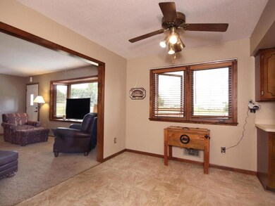10060 50th St W Veseli MN 55046 USA-005-015-Living