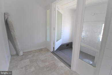 101 S Railroad Ave unit 2ND FL. APT., New Holland, PA 17557 - photo 5