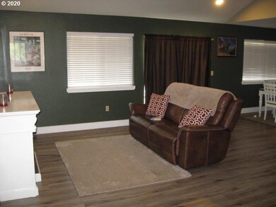 606 Gertrude St, Winlock, WA 98596 - photo 4