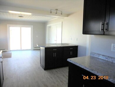 Kitchen with eat-in kitchen area