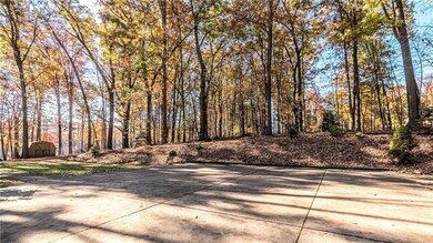 Look at this driveway! Perfect for your work truck