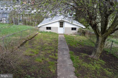 1327 Spruce St, Ashland, PA 17921 - photo 3